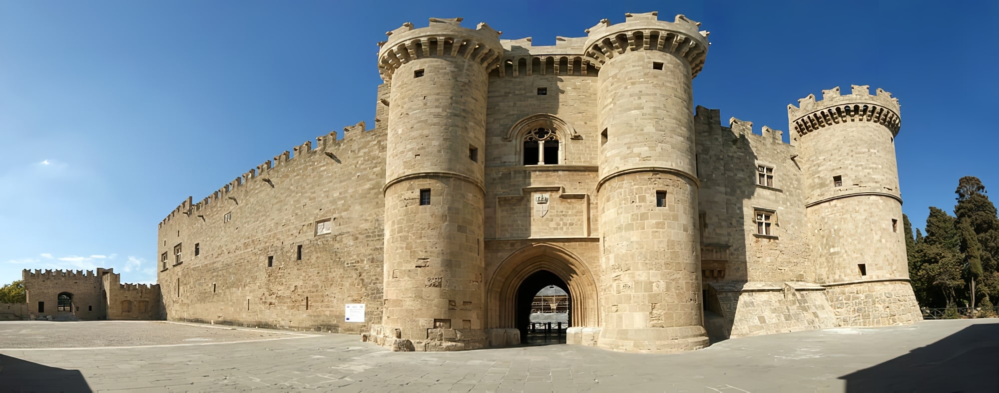 célèbre-Palais-Grand-Maître-des-Chevaliers.jpg