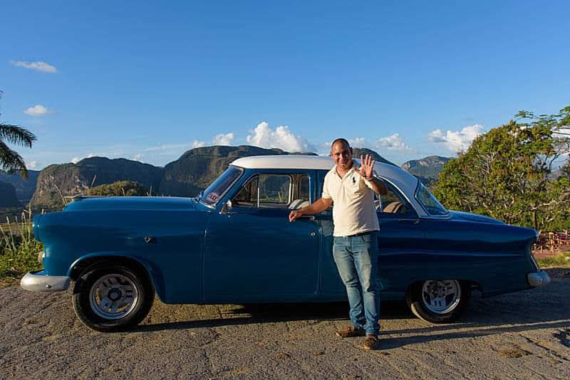 Bienvenue à CUBA - notre FORD 1953 et son chauffeur Pavel