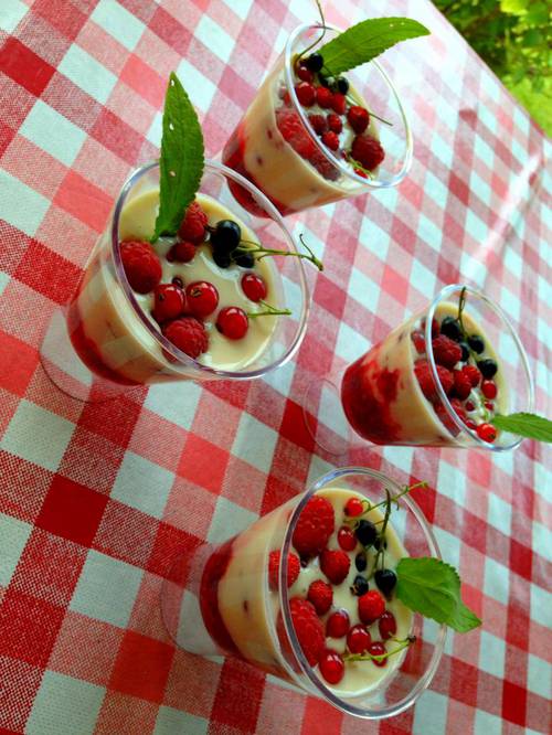 verrine fruit rouges yaourt 3.jpg