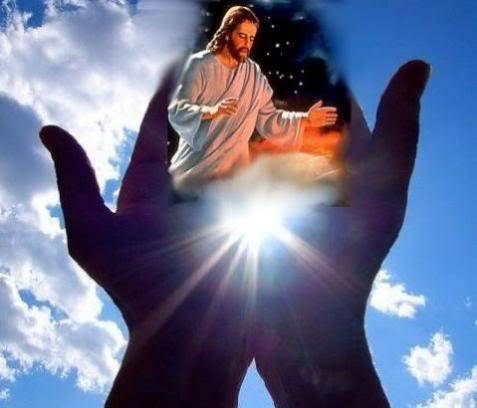 ciel mains ouvertes et jesus dans la main.jpg