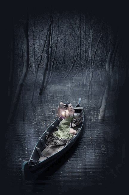 image femme dans une barque avec lampe allumee.gif