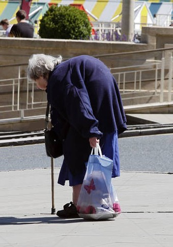 femme courbée.jpg