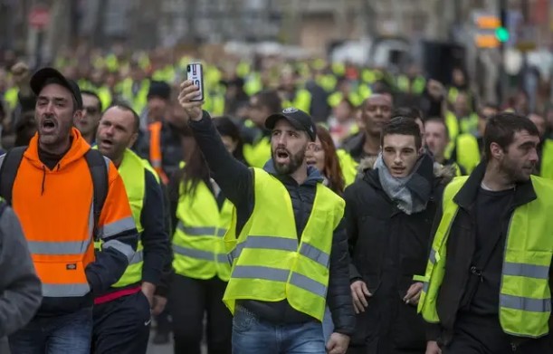 gilets jaunes.jpg