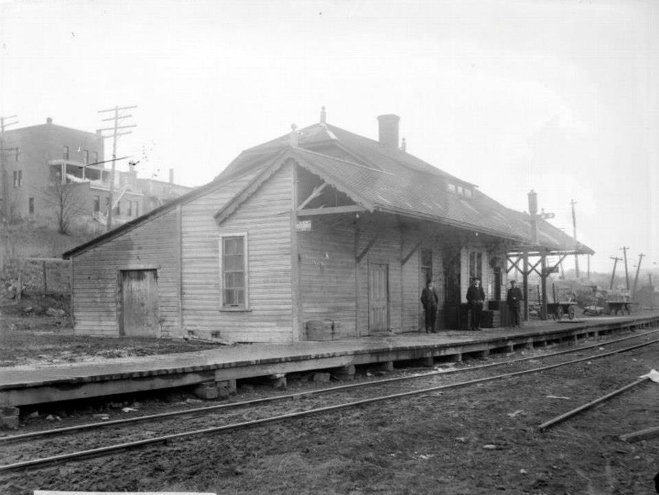 Gare de train Chicoutimi environ 1930.jpg