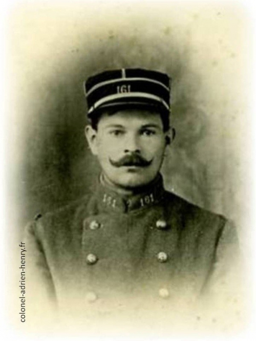 Sous-lieutenant Adrien Henry fin 1914 140106.jpg