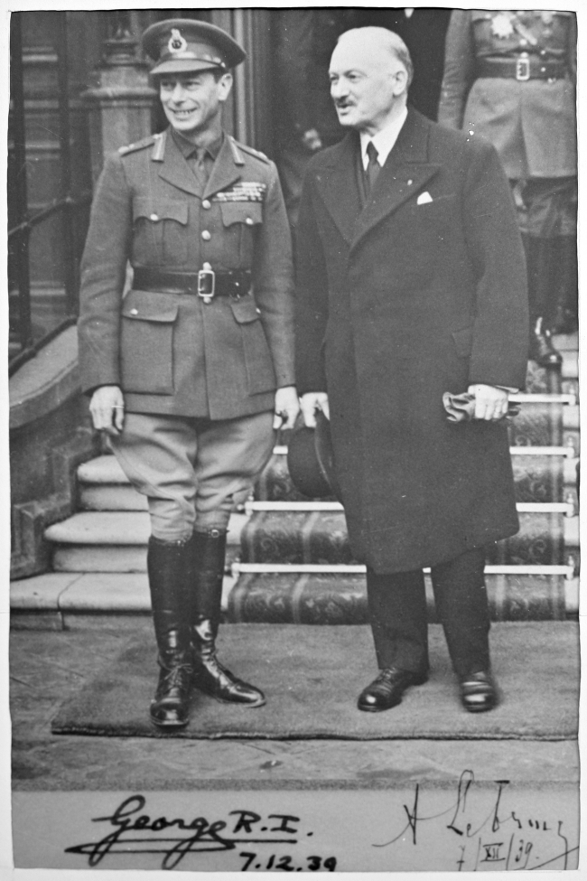 Avec George VI décembre 1939.jpg