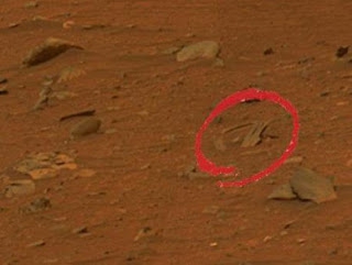 une-epave-d-ovni-sur-mars-.jpg