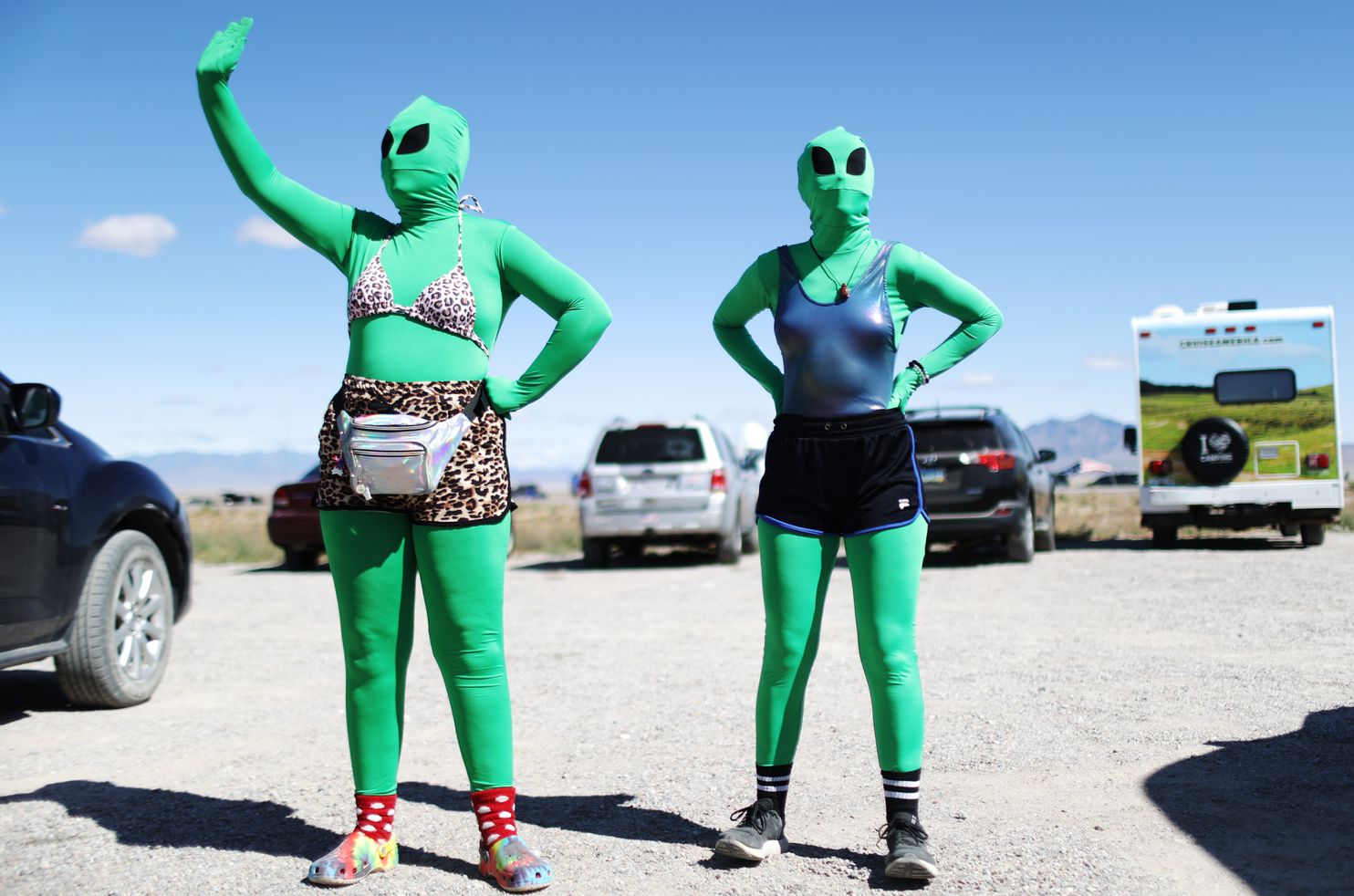 aliens girls.jpg