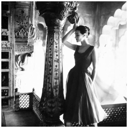 anne-gunning-in-dress-by-susan-small-photo-by-norman-parkinson-india-feature-for-vogue-uk-dec-1956.jpg