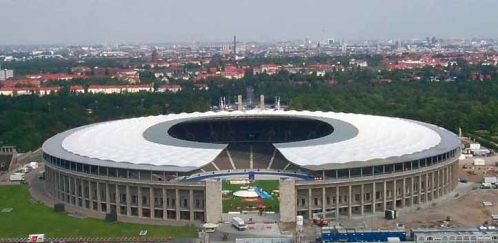 Umgebautes_Olympiastadion_Berlin.jpg