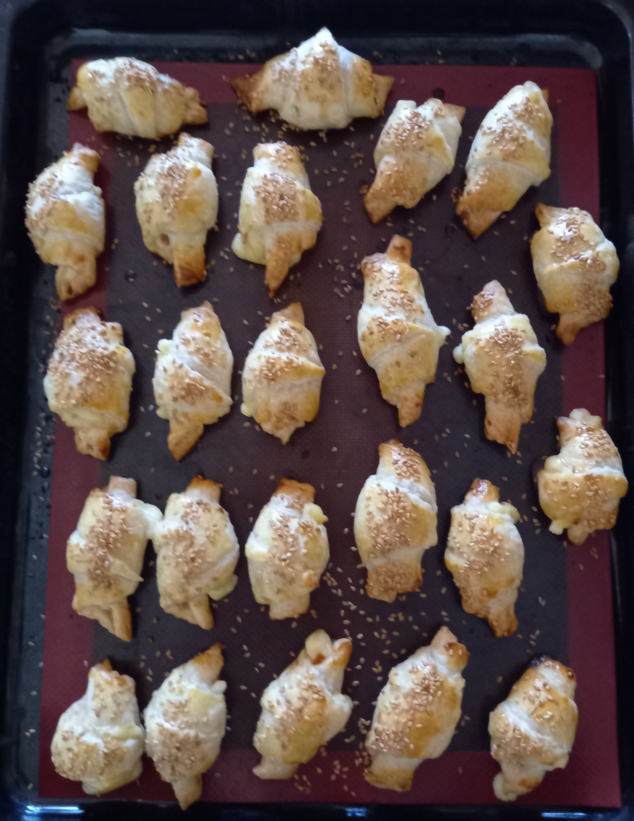 Petits croissants saumon - fromage - graines de sésame.jpg