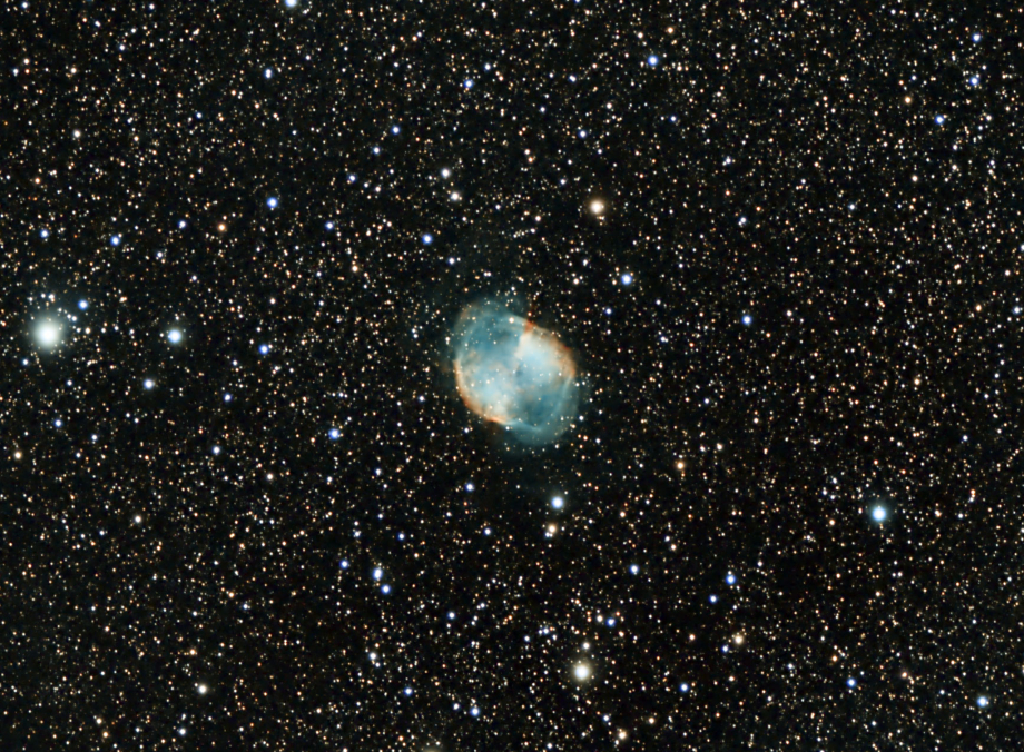 M27- La Nébuleuse de l'Haltère dans la constellation du Petit Renard située à 1360 AL de la Terre
Lunette ED 80/500, caméra ASI533 MC, réducteur correcteur 0,85x, 22x300s. 
Pré-traitement et traitement final dans PI et Photoshop