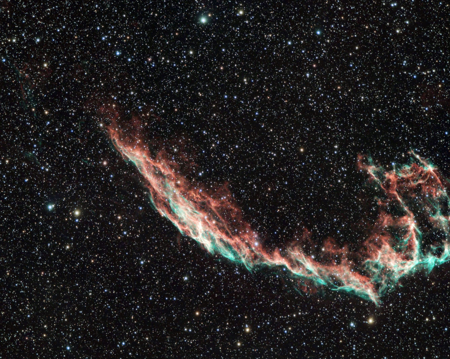 NGC6992 - La Grande Dentelle du Cygne située dans la constellation du Cygne à environ 2500 AL de la Terre
Lunette ED 80/500, caméra ASI533 MC, réducteur correcteur 0.85x, 42x300s
Pré-traitement et traitement final dans PI et Photoshop