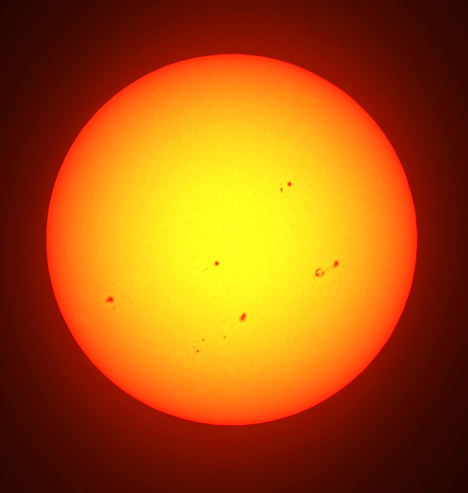 Faute de grives .. c'est a dire en absence d'occultation de vénus , on se contente du soleil , avec un bon nombre de taches.