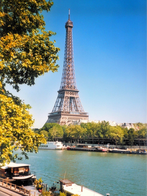 Tour-Eiffel-French-Moments-02.jpg
