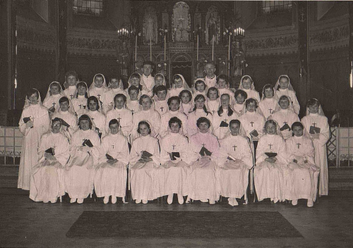 Grande communion cl48 filles recadre bis PR.jpg