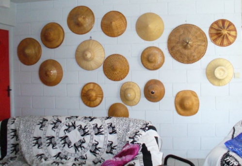 mur de chapeaux [640x480].JPG