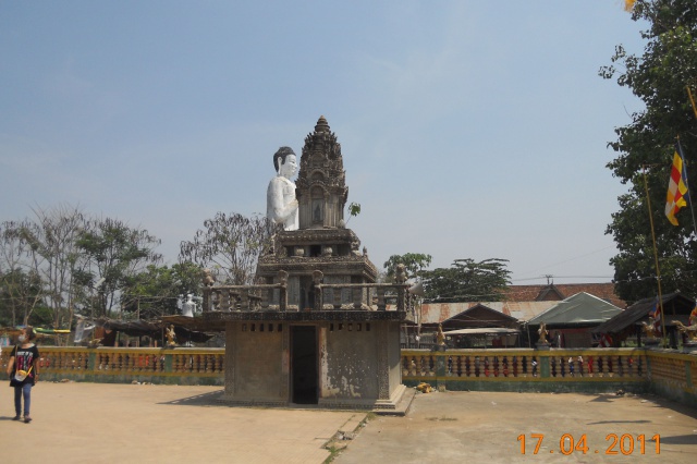 TempleEkPhnom statue (3).jpg