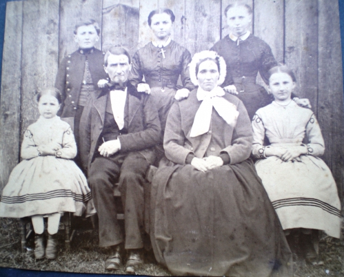 IMGP8560 Famille Constant Perrin 1865 sans Anna Renaud Seynave Recadre.jpg