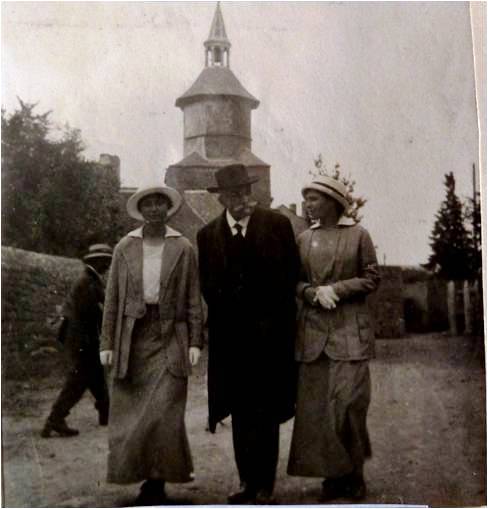 1915 Alexis Vautrin avec Yvonne et Marguerite.jpg