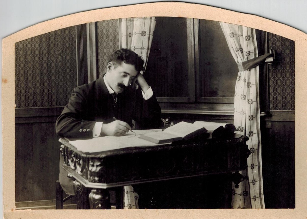1912 Georges Fontaine senior à un bureau.jpg