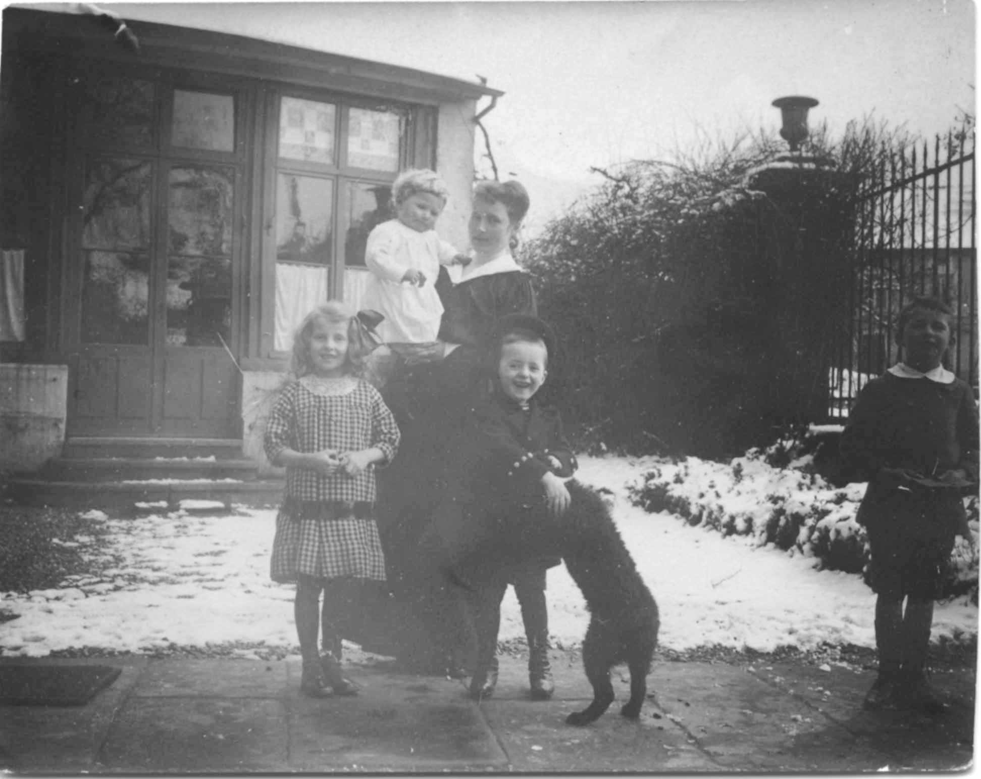 1915-3-Mimi Enfants+Lili N&B-053 Corrigee.jpg