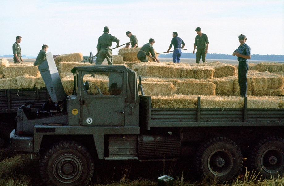 094_Opération_Paille_en_Bourgogne_(4061207176)