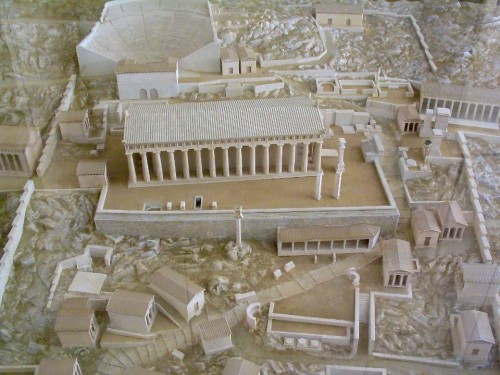 grèce maquette delphe.jpg