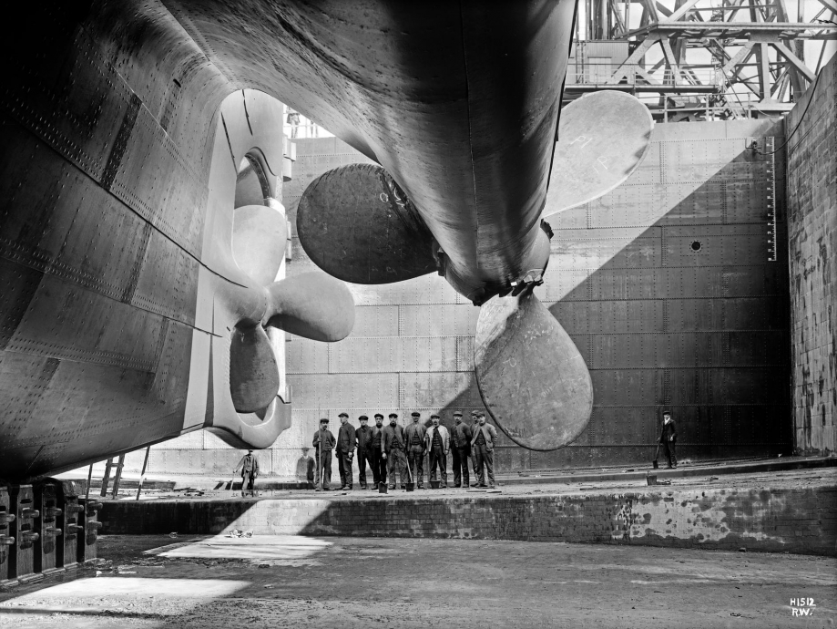 Titanic_rudder_before_launch copie.jpg