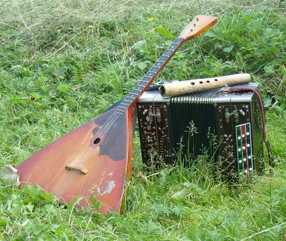 Balalaika,_garmon_and_a_shepherd\\\'s_horn