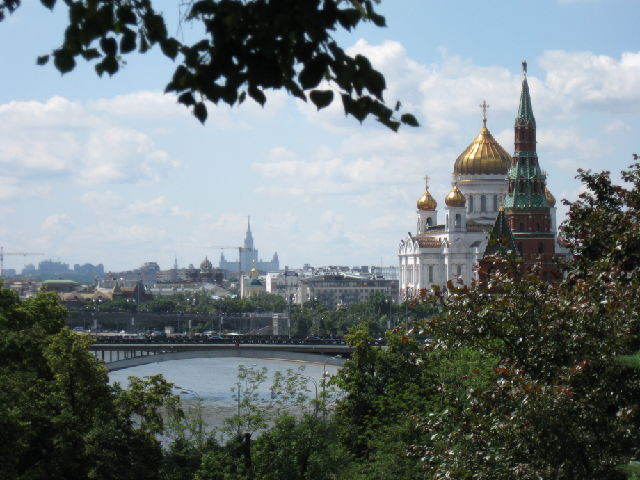 Cathedrale_du_Christ_Sauveur_vue_depuis_le_Kremlin