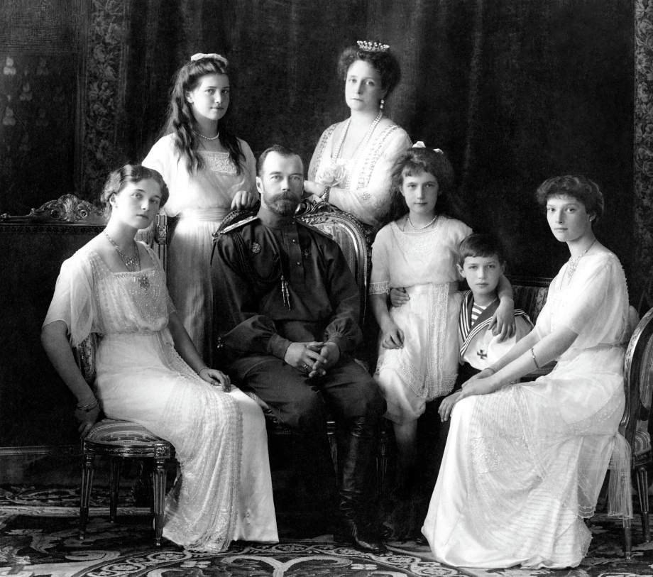Russian_Imperial_Family_1913