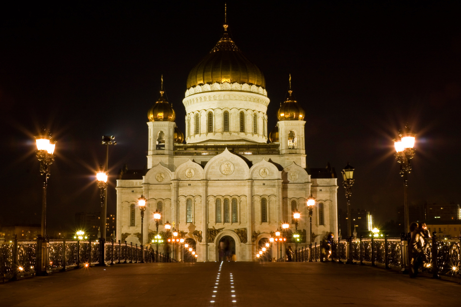 Temple_of_Christ_the_Savior_view_from_Patriarchy_Bridge