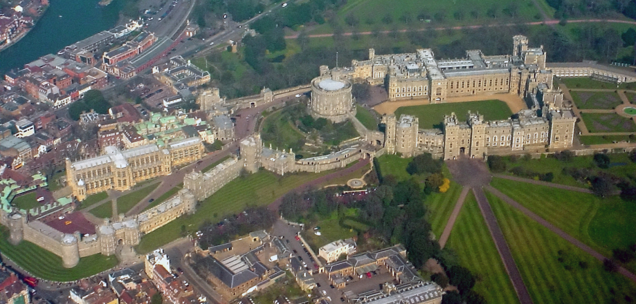 Windsor_Castle_from_the_Air_wideangle copie