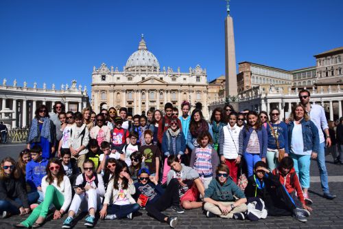 notre groupe devant la basilique Saint-Pierre