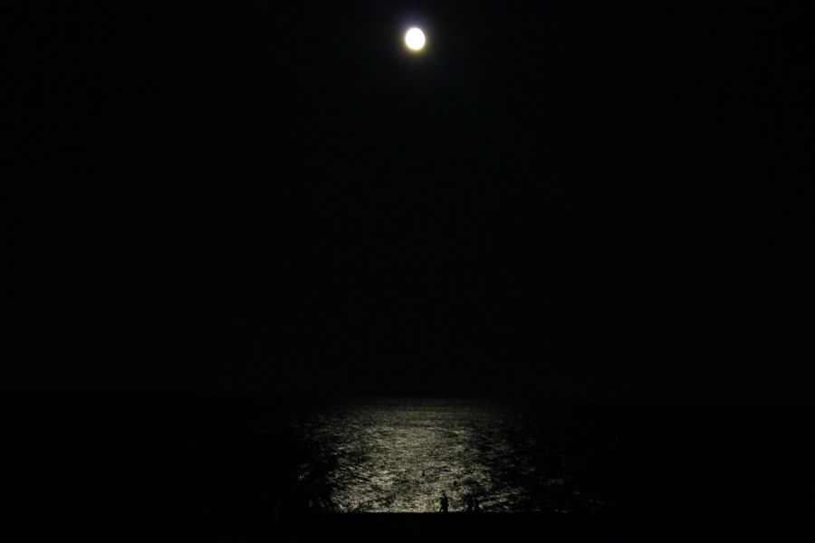 La Lune et son reflet sur la Méditerrannée