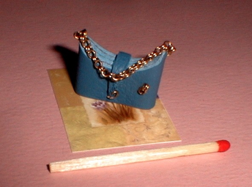 sac main bleu.jpg