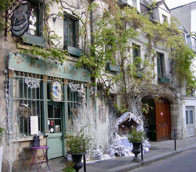 PARIS 4ème - RUE CHANOINESSE