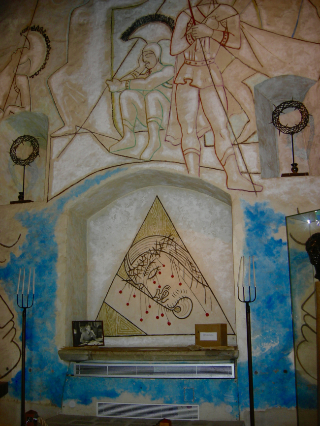 Chapelle décorée par Jean Cocteau à MILLY LA FORÊT
