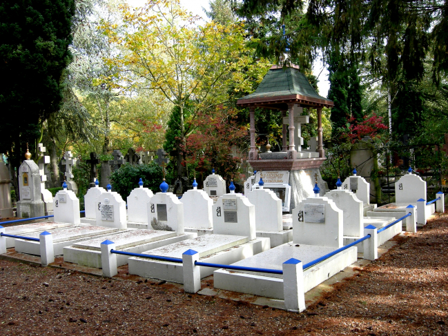 Le cimetière russe De STE GENEVIÈVE DES BOIS