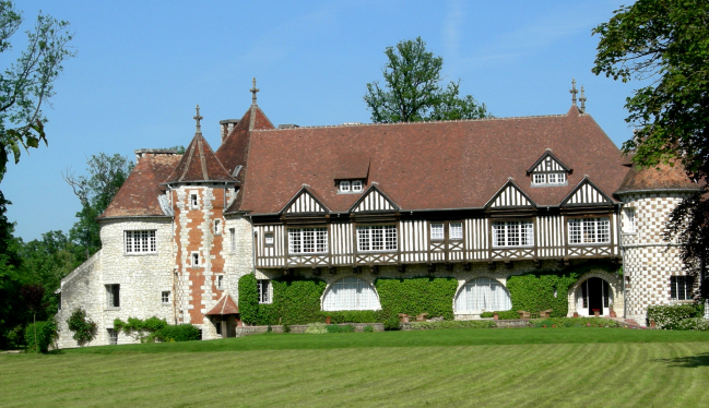 Château de Beaumarchais à LES CHAPELLE BOURBON
