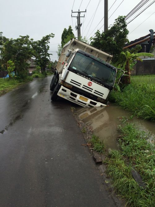 Résultat de la conduite Balinaise sous la pluie...