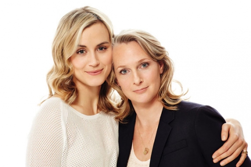 Taylor-Schilling-L-and-Piper-Kerman-R-by-Brian-Bowen-Smith-for-Netflix.jpg