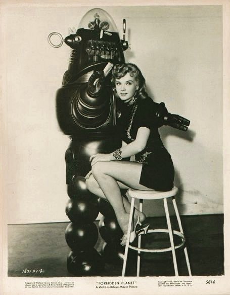 vintage-femme-pinup-robot-07.jpg