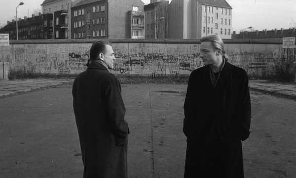 les-ailes-du-desir-wim-wenders-critique-film-bruno-ganz.jpg