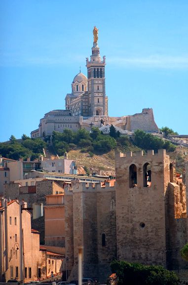 Notre Dame de la Garde et l'Abbaye de St Victor.jpg