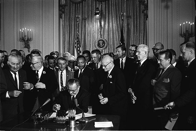 640px-Lyndon_Johnson_signing_Civil_Rights_Act_July_2_1964.jpg