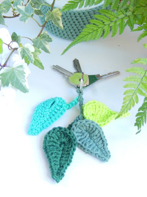 DIY un porte-clés feuilles au crochet 2