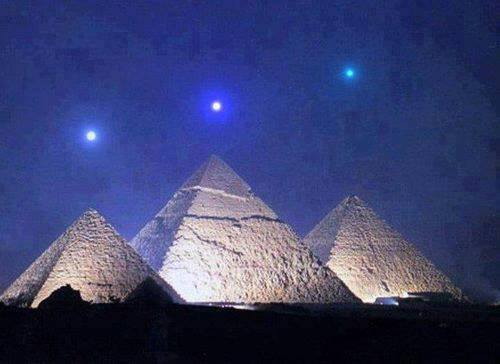 Pyramides alignement planétaire.jpg