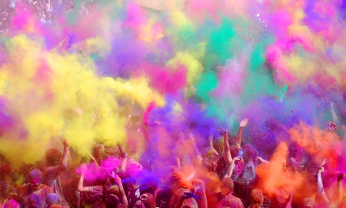 Holi_Festival_the_big_toss_by_vannie_lou.jpg